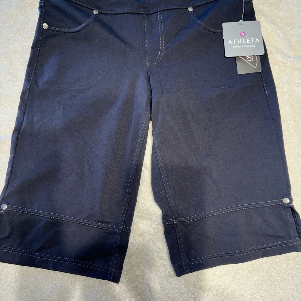 NEW WITH TAGS - RETIRED HTF Black Athleta Bettona Bermuda Shorts - size S